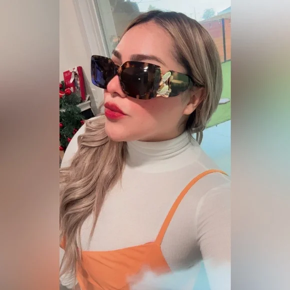 SALE🫶Stella McCartney Tortoise Sunglasses with Gold Detail - Picture 5 of 16